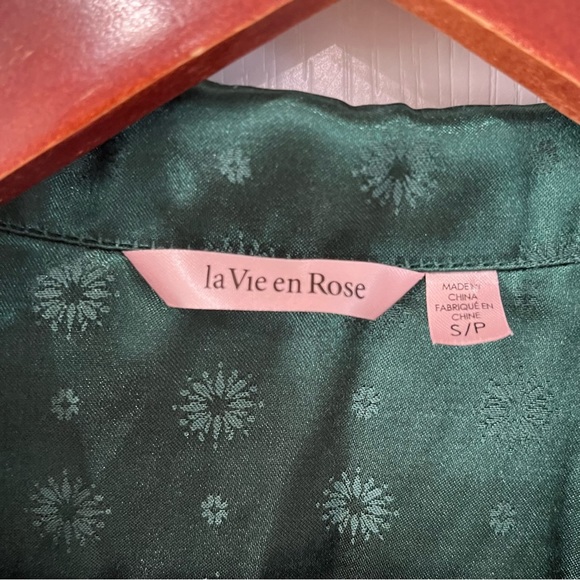 La Vie En Rose Green Satin Pajama Top and Bottom Matching Set - Picture 4 of 16